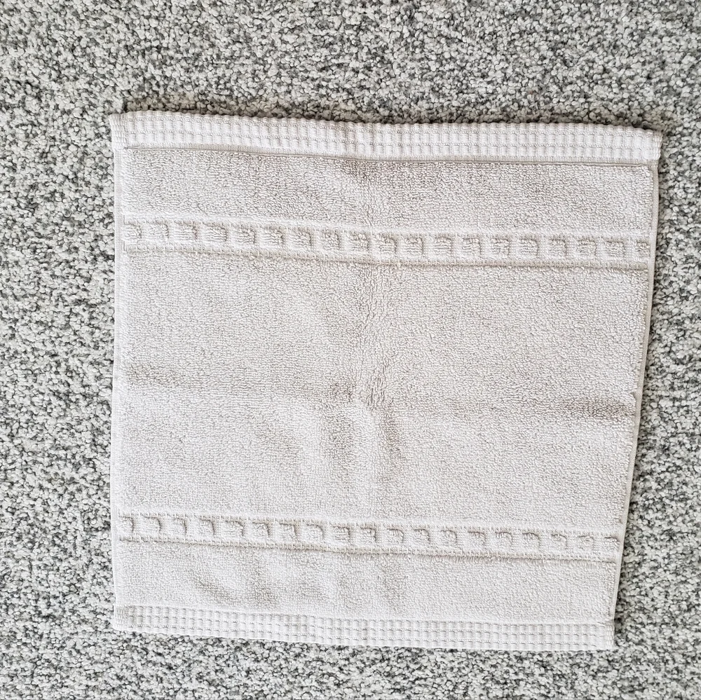 NWT 2 Washcloths Pale Blue Gray By Hotel Vendome Spa Collection
